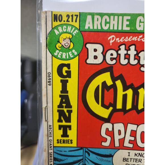Archie Giant Series Magazine #217 1974 Betty and Veronica Christmas Spectacular - Picture 2 of 7